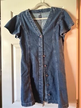GAP Women's Denim Button-Front Short Sleeve Top in Medium Blue - NEVER WORN!